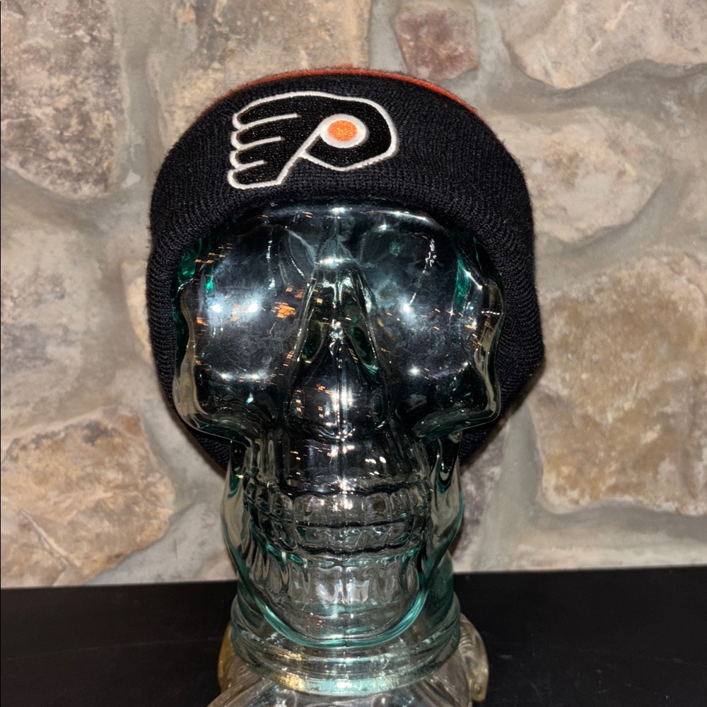 Official Philadelphia Flyers Reebok Black and Orange Knit Beanie. OS